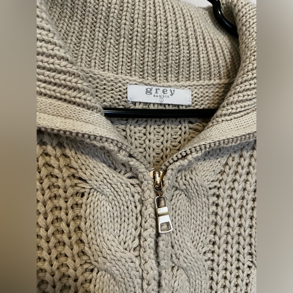 Grey Bandit Sweater - Picture 6 of 7